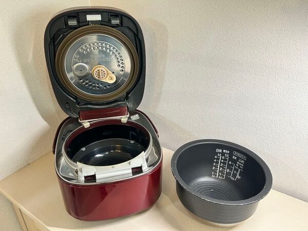 真空圧力IH炊飯器 東芝 TOSHIBA RC-10VXF 5.5合炊き レッド ジャンク品 鍛造かまど銀釜
