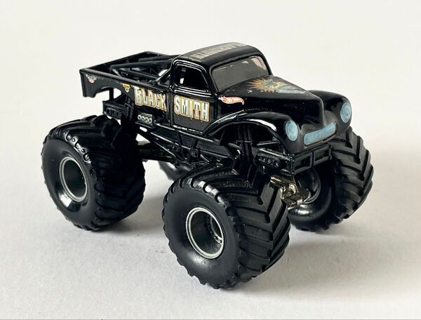 Hot wheels ホットウィール モンスタージャム ブラックスミス モンスタートラック ビッグフット ミニカー 四駆