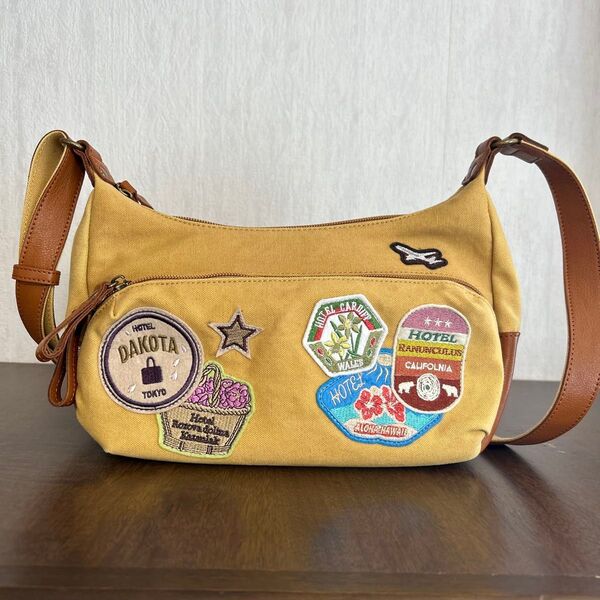 【美品】Dakota ダコタショルダーバッグ ボイジャーレザー
