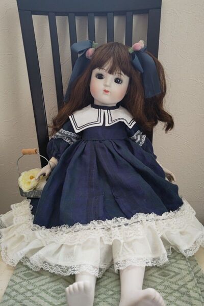 68センチ、麻100手作りドレスの愛らしい ドール