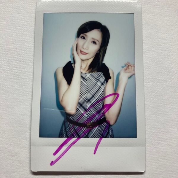 JULIA 直筆サイン入りチェキ