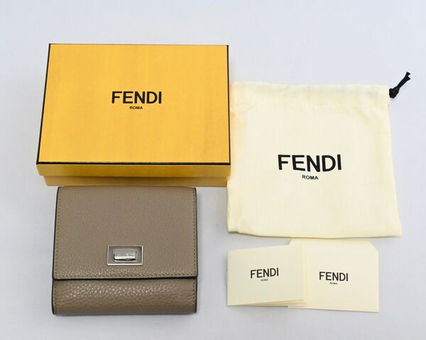 FENDI フェンディ ピーカブー セレリア ターンロック レザー 2つ折り財布 3つ折り財布 ベージュ グレー 未使用