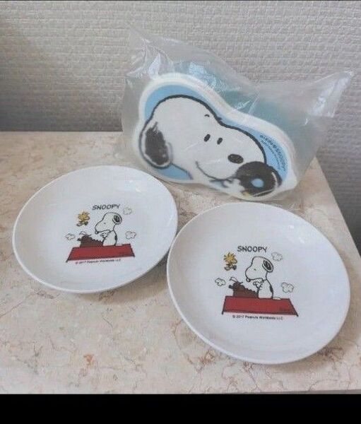 SNOOPY スヌーピーお皿2枚&フードボックス2個 まとめ 皿 小皿 お弁当箱 タッパー 保存容器 食器 コレクション 非売品