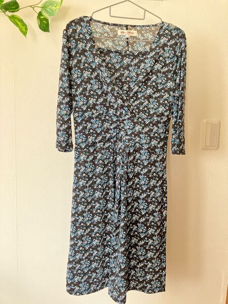 スーパービューティー小花柄ワンピース
