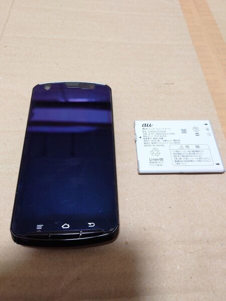 au スマホ本体 ARROWS Z 富士通 ISW13F 中古 初期化済 ケース付