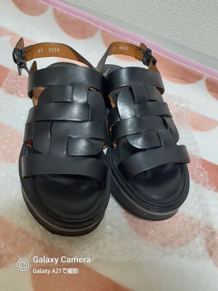 美品 高級夏サンダル!可愛い!ブランドクレジュリー サンダル レザー 黒