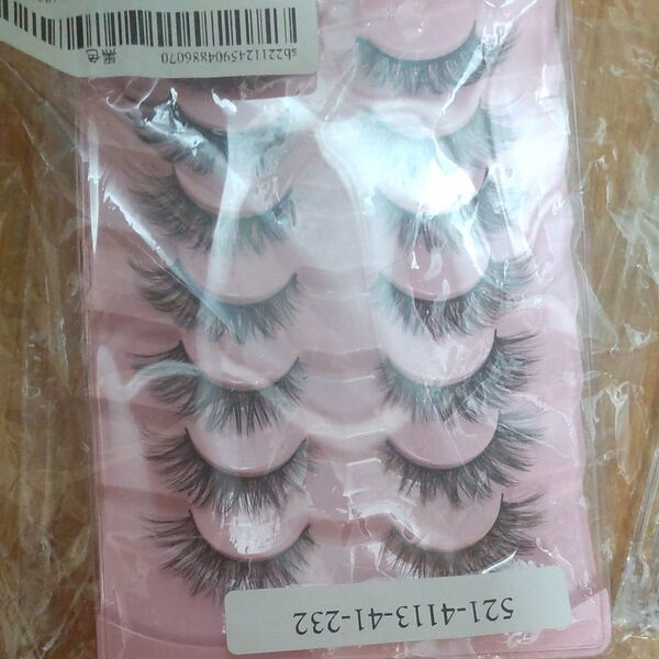 つけまつげ新品7ペア14枚とおまけで部分用つけまつげ6枚使いましたが残量ほぼありをおつけします