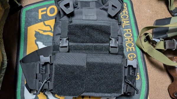 実物TwinFalcon Tactical プレートキャリア
