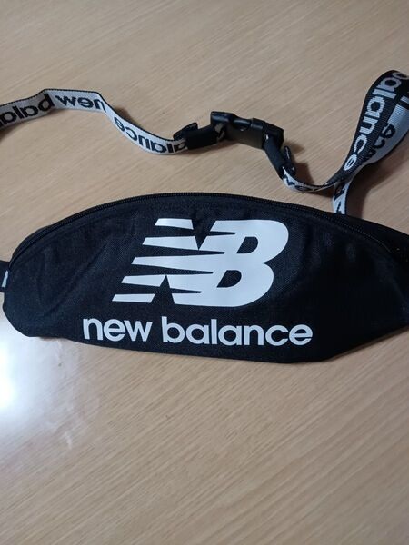 new balance ウエストポーチ ブラック