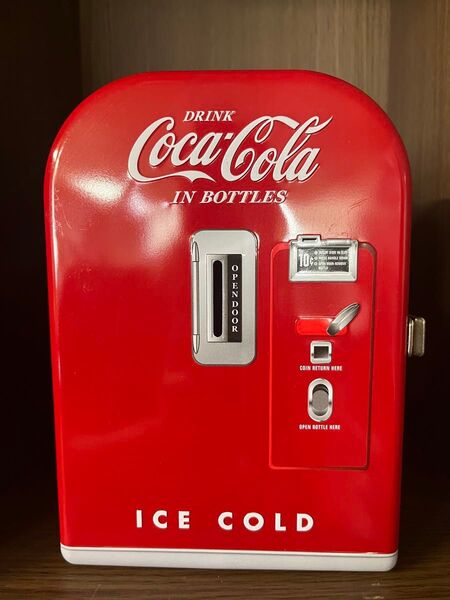 コカ・コーラの1940年代スタイルの自動販売機型貯金箱 セット品付き