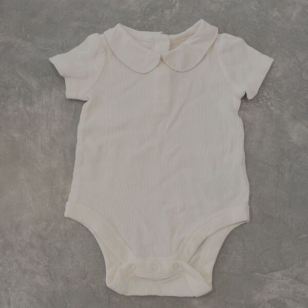 GAP baby 襟付き半袖ボディスーツ