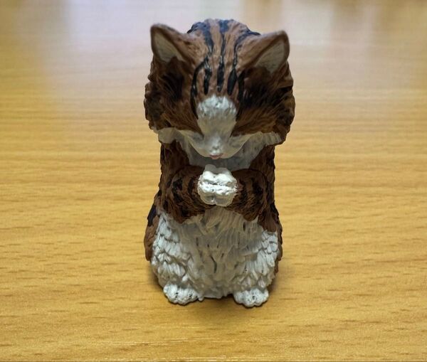 合掌猫フィギュア 祈りのポーズ