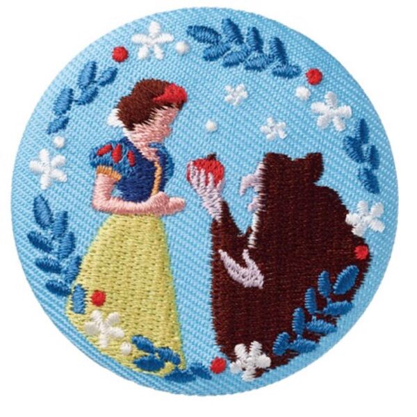 Disney * 刺繍缶バッジ ディズニー 白雪姫