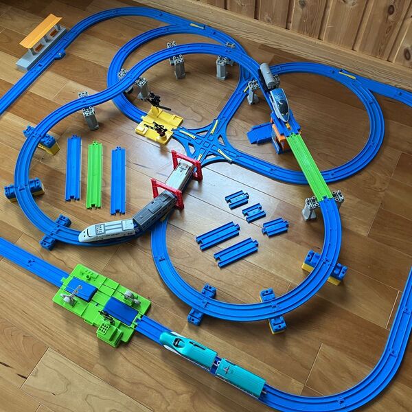 プラレール まとめ売り レイアウト 踏切 駅 橋脚 トミカが発車!プラレールのお店 架線柱 車両 レール