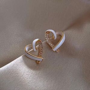 ピアス ハートホワイトライン