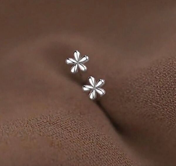 ピアス 小さなお花 シルバー