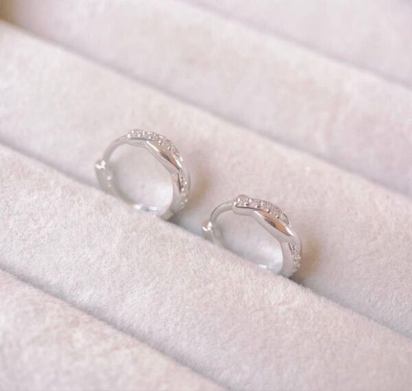 ピアス ジルコニアツイスト シルバー フープピアス