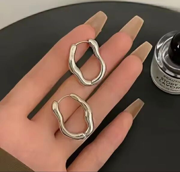 ピアス シルバーハグ フープ
