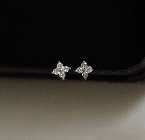 ピアス 四つ葉のクローバー ゴールド