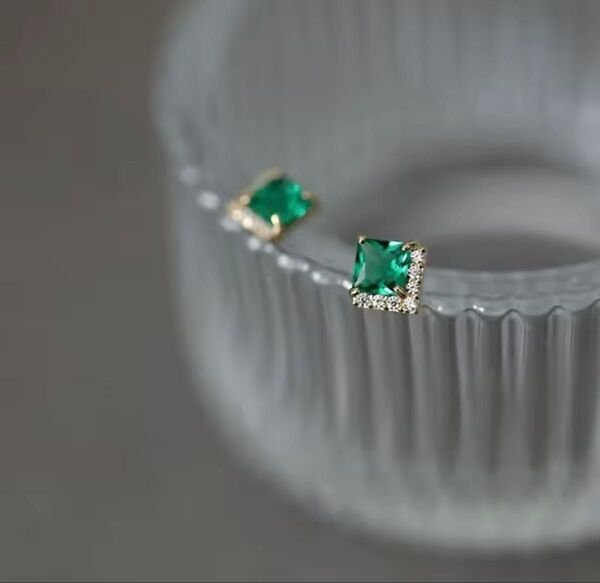 ピアス クラシカルエメラルド