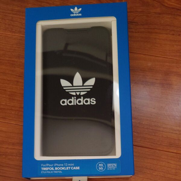 【新品・正規品】adidas iPhone用 Trefoil Booklet Case(手帳型ケース)