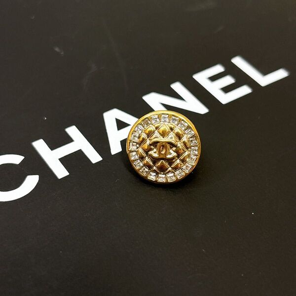 美品 シャネル CHANEL ココマーク マトラッセ ラインストーン ピアス アクセサリー ヴィンテージ 片耳 ゴールド ラウンド