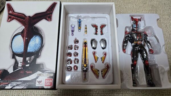 S.H.figuarts 仮面ライダーカブト ハイパーフォーム 真骨彫