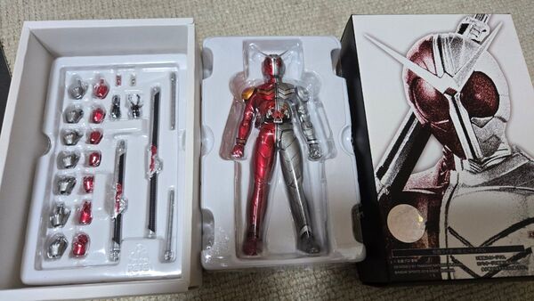 S.H.Figuarts(真骨彫製法)仮面ライダーダブル ヒートメタル