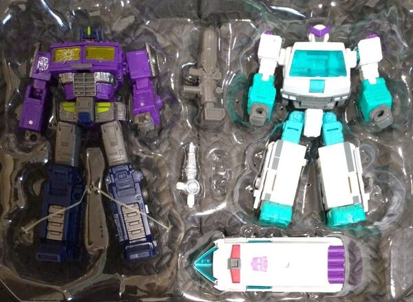 トランスフォーマー シャッタードグラス オプティマスプライム ラチェット WFC-17