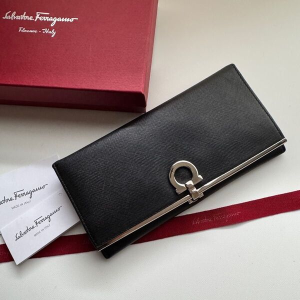 【美品】851 Ferragamo サルバトーレフェラガモ 2つ折り長財布