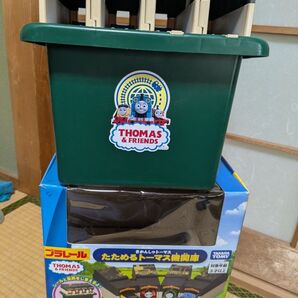 プラレール たためるトーマス機関庫