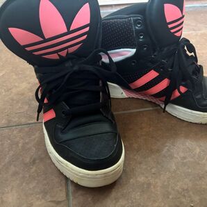 adidas ハイカットスニーカー ピンク×ブラック レディース