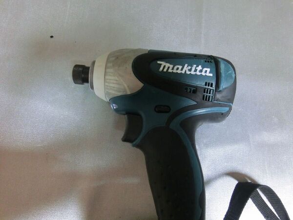 中古 マキタTD131D 純正バッテリー14.4Vセット 14.4V機 ロゴ補色 バンパ交換