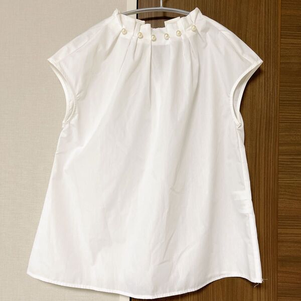 美品tocco closetパール付きブラウスM