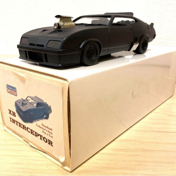 【超希少 レア 大人気完売品】マッドマックス V8 XB ハンドピルド メタル製 マッドマックスインターセプターミニカー