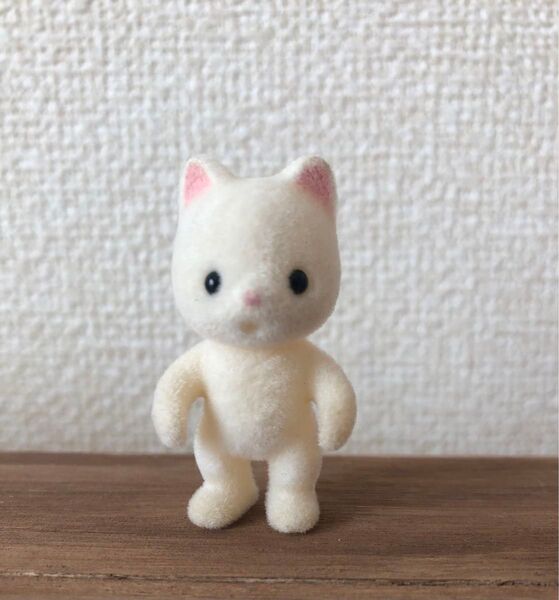 シルバニアファミリー シルクネコ赤ちゃん 手足固定 たっち口が開いているタイプ