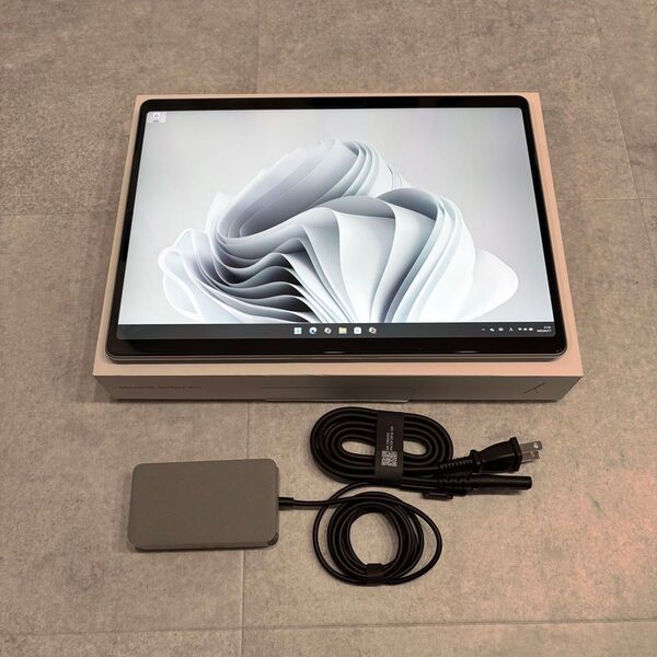 美品 Surface Pro 第11世代 13インチ 16GB 256GB プラチナ ZHX-00011 純正キーボード ペン付