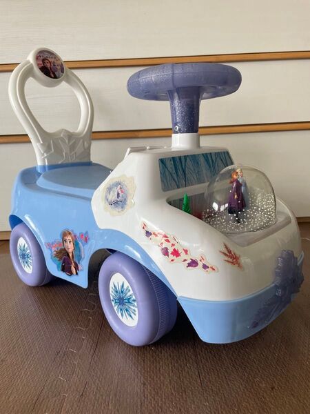 アナと雪の女王 手押し車 スノーグローブ