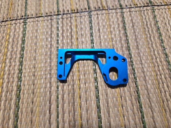 タミヤf104アルミモータマウントの片側