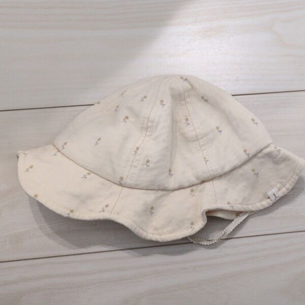 ベビー帽子 小花柄 ベージュ バースデイ 48cm
