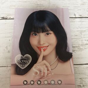 TWICE MOMO Sie カラコン広告