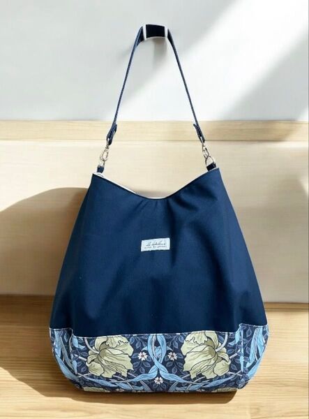 ハンドメイド *ウィリアムモリス*ピンパーネル* ワンショルダーバッグ(ネイビー)