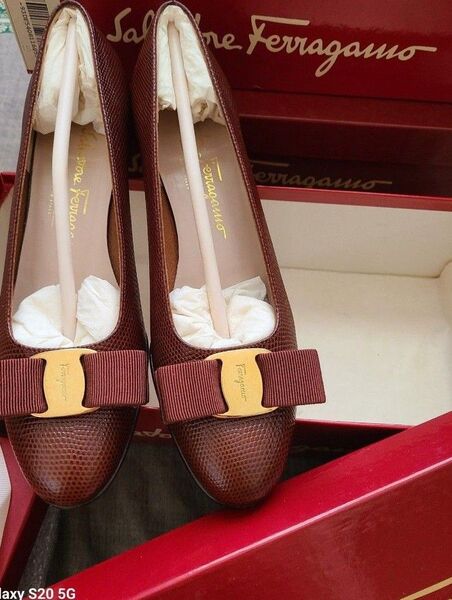 Salvatore Ferragamo Boutique【超美品】brownヴァラリボンItaryリザード型押し