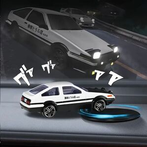 【車アクセサリー】【おもちゃカテゴリー】藤原とうふ店風 ドリフトミニカー 回転スタンド付き おもちゃ AE86風〈在庫3点〉