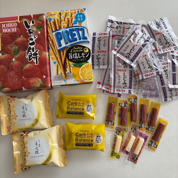 ブルボンベイクドチーズケーキ②、大阪名物月化粧②、おやつカルパス、しじみの味噌汁20個、プリッツ旨塩レモン お菓子詰め合わせ