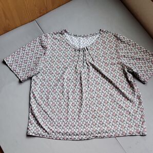 首元タック入りカットソー
