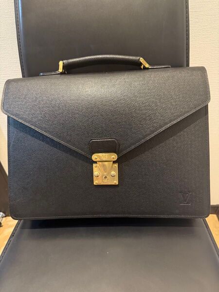 ルイヴィトン ブリーフケース ビジネスバック LOUIS VUITTON エピ