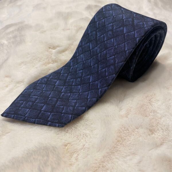 BOTTEGA VENETA イタリア製ダークブルー ダイヤモンド ネクタイ シルク100 絹 紳士 ビジネス