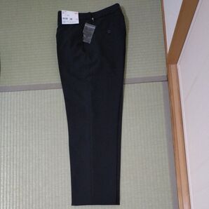 ユニクロ 感動スリムパンツ 未使用