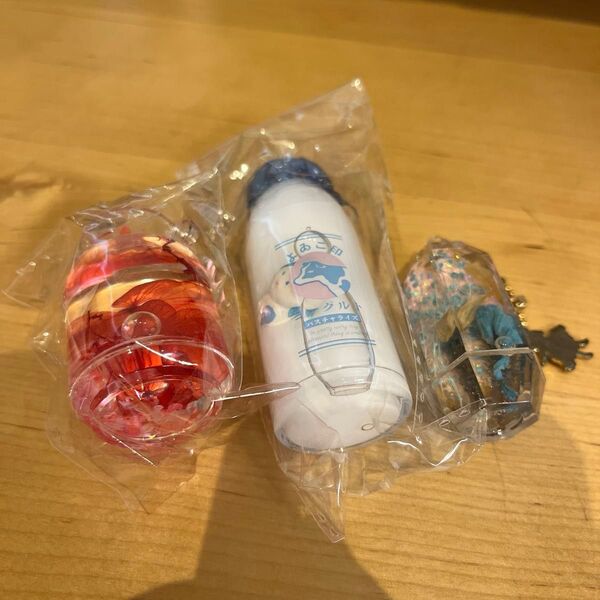 キーホルダー 4個セット アミューズメント専用景品 女の子 透明 宇宙